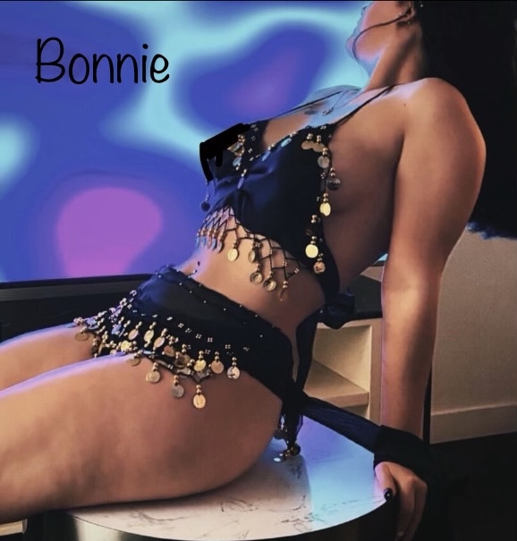 bonnie in black